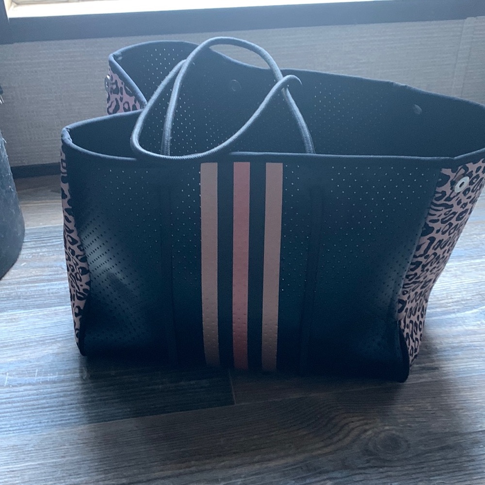 Neoprene Tote Onyx Leopard Rose